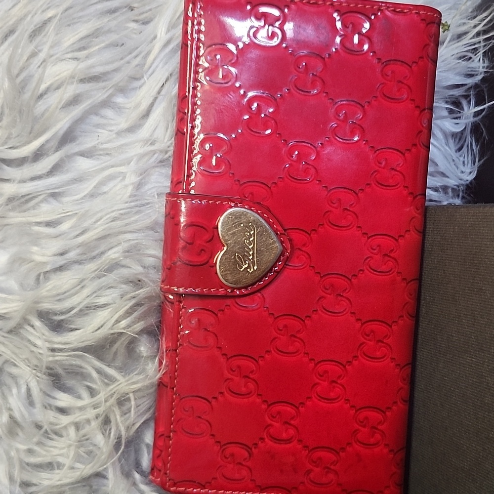 Gucci Glossy Red Wallet with Gold Heart Emblem W/ Box and Dustbag